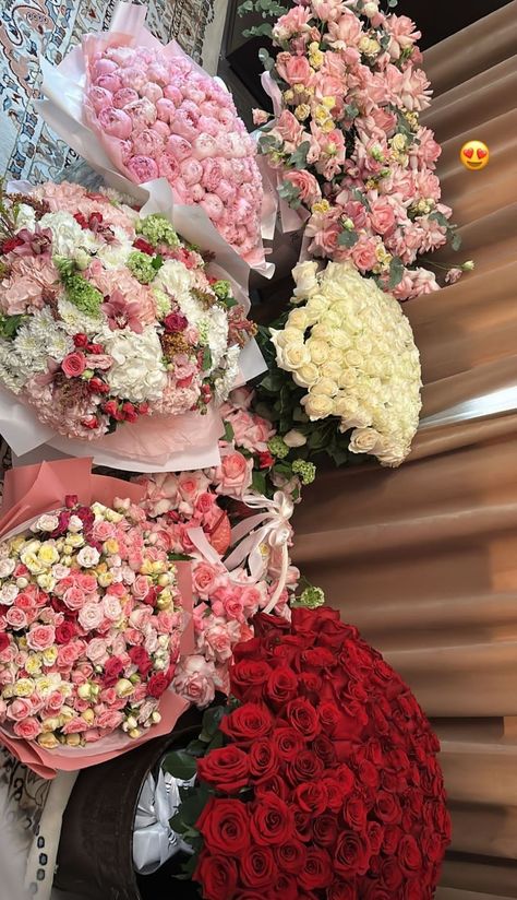 Room Full Of Flowers, Cute Couple Gifts, Flowers Bouquet Gift, Nothing But Flowers, Flower Therapy, Beautiful Bouquet Of Flowers, Luxury Flowers, Big Flowers, Beautiful Bouquet