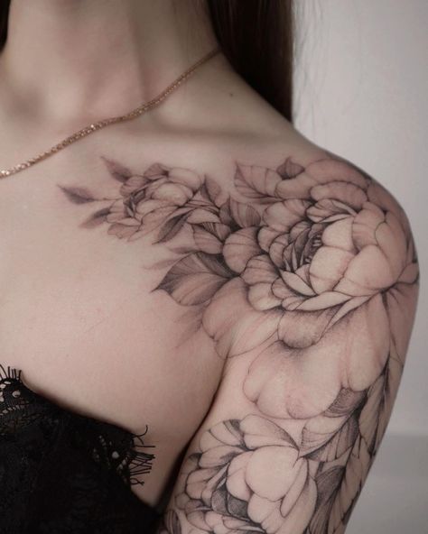 unique ʋegan tattoos on Instagram: “you prefer more peonies than my last bird 😔” Half Sleeve Tattoos For Women, Lotusblume Tattoo, Feminine Shoulder Tattoos, Unique Half Sleeve Tattoos, Floral Tattoo Shoulder, Simple Tattoos For Women, Half Sleeve Tattoos, Feminine Tattoo Sleeves, Tattoos For Women Half Sleeve