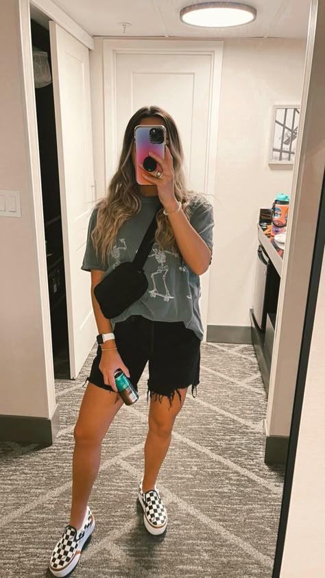 Vans Outfit Summer Shorts, Levis Mid Thigh Shorts Outfit, Boho Vans Outfit, Kim Wolfe Style, Teacher Outfits Platform Converse, Vans With Shorts Outfit, Black Romper Outfit Casual Street Styles, Upnorth Outfits, Vans Outfit Street Style