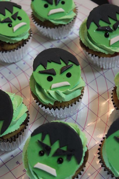 Hulk Cupcakes Ideas, Hulk Kids Party, Incredible Hulk Party, Hulk Cupcakes, Hulk Birthday Cakes, Superhero Cakes, Hulk Birthday Parties, Hulk Party, Hulk Birthday