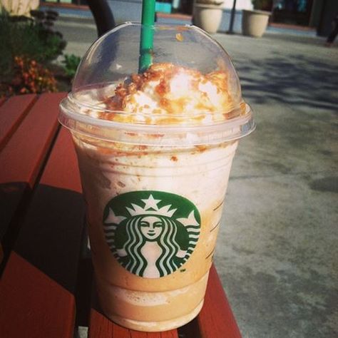 Ribbon Crunch Starbucks, Frappuccino Aesthetic, Caramel Ribbon Crunch Frappuccino, Ribbon Crunch Frappuccino, Caramel Ribbon Crunch, Starbucks Pictures, School Collage, Collage Photos, Starbucks Hot