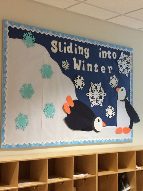 Holiday Boards Bulletin, December Theme Bulletin Boards, Winter Snow Bulletin Board Ideas, Winter Holidays Bulletin Board, Christmas Wreath Bulletin Board, Christmas Decorations Bulletin Boards, Penguins Bulletin Board, Winter Posters School, Winter Classroom Board Ideas