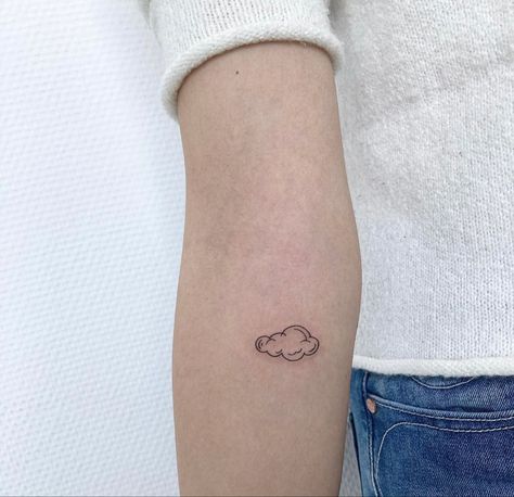 Minimalist Clouds Tattoo, Small Cloud Tattoo Simple, Pretty Cloud Tattoo, Mini Rain Cloud Tattoo, Cloudy Tattoo Ideas, Delicate Cloud Tattoo, Tiny Storm Cloud Tattoo, Minimal Cloud Tattoo, Cloud Tattoo Aesthetic