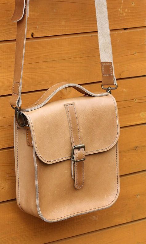 Brown Leather Messenger Bag, Tan Leather Bag, Leather Wallet Pattern, Leather Bag Pattern, Leather Workshop, Vintage Leather Bag, Leather Handbags Women, Mens Leather Bag, Leather Bag Women