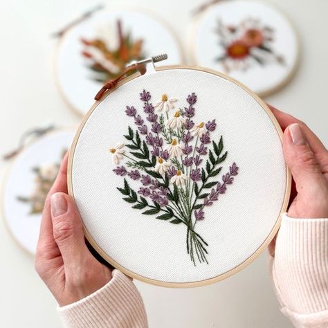 Lavender bouquet Lavender And Daisies, Daisies Embroidery, Embroidery Hacks, Christmas Embroidery Patterns, Floral Embroidery Patterns, Basic Embroidery Stitches, Hand Embroidery Projects, Embroidery Flowers Pattern, Cute Embroidery