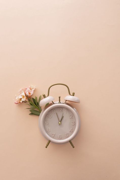 12:00 Am Clock Aesthetic, Cute Alarm Clock, Pink Clocks, Websites Templates, Clock Wallpaper, Retro Wall Clock, Retro Clock, Book Wallpaper, Daylight Savings Time