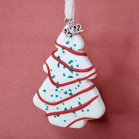 Christmas Tree Cake Ornament, Clay Christmas Tree, Ornaments Homemade, Food Ornaments, Tree Cake, Christmas Tree Cake, Christmas Clay, Christmas Classic, Polymer Clay Christmas