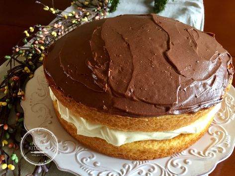 Boston Cream Pie Cake, Boston Cream Cake, Creme Pie, Whipped Chocolate Ganache, Chocolate Chip Cupcakes, Moist Vanilla Cake, Boston Cream Pie, Ganache Recipe, Chocolate Buttercream Frosting