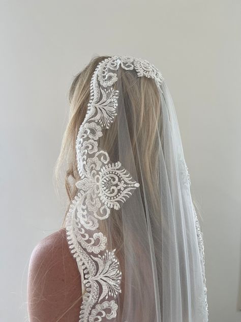 Fingertip wedding veils