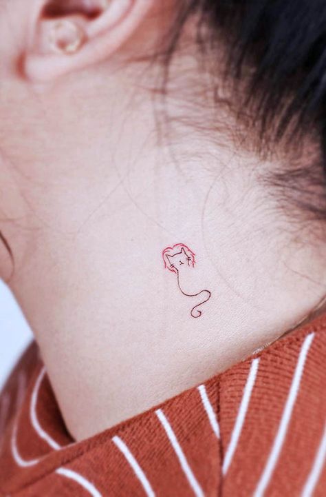 A minimalist cat+lion tattoo to show or hide - Leo tattoo by @haenytattoo Leo Animal Tattoo, Leo Cat Tattoo, Lion Cat Tattoo, Cat Lion Tattoo, Tiger Symbol Tattoo, Lion Mini Tattoo, Subtle Leo Tattoo, Simplistic Lion Tattoo, Feminine Leo Tattoos