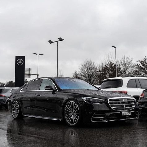 Mercedes-Benz ////AMG lovers on Instagram: “S-Class in Devil mode 😈🌪️ @srs_swissrichstreets - @benz_amg_club @benz_amg_club”