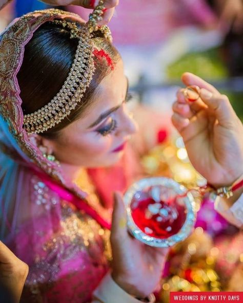 Wedding Sindur Pic, Sindur Wedding, Ek Chutki Sindoor, Sindoor Moment, Indian Wedding Pictures, शादी की तस्वीरें, Pose Wedding, Bridal Pose, Divine Union