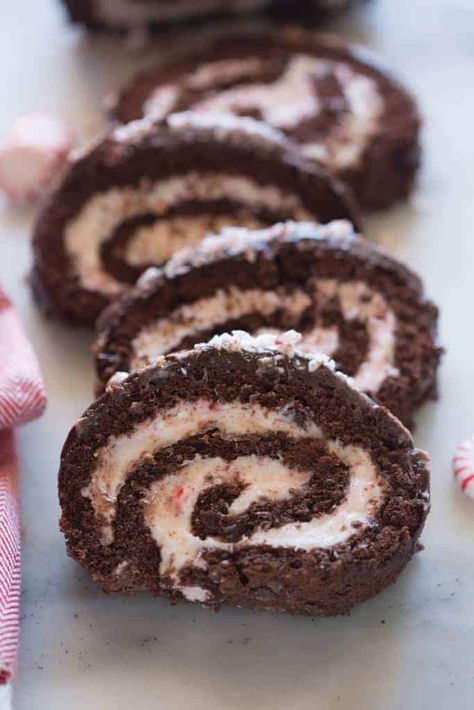 Chocolate Peppermint Roll Cake, Peppermint Roll Cake, Peppermint Cake Roll, Peppermint Roll, Chocolate Cake Roll, Roll Cake Recipe, Chocolate Peppermint Cake, Chocolate Swiss Roll, Chocolate Yule Log