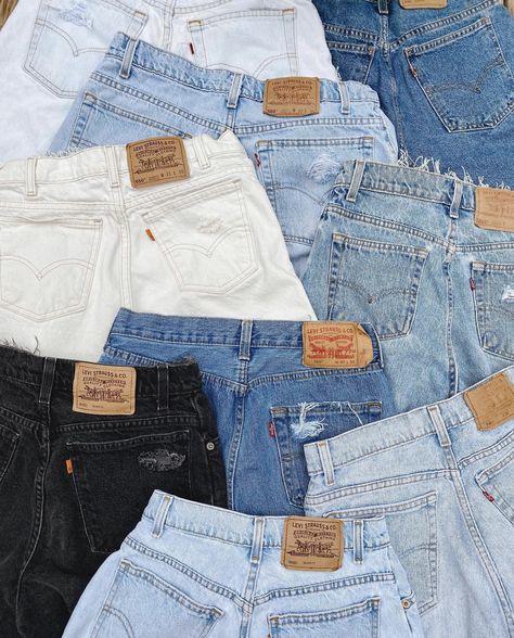 Selling Clothes Online Photos, Denim Aesthetic Photography, Jeans Flatlay, Thrift Finds Clothes, Clothing Flatlay, Levis Aesthetic, Jeans Photography, Denim Photography, Flatlay Clothes