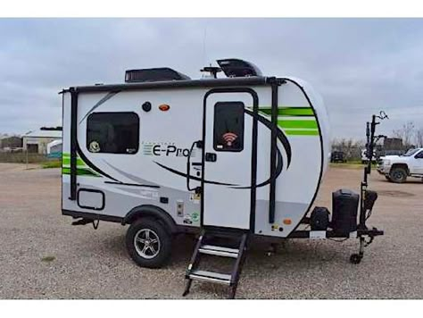 8 Best Small Campers Under 2,000 lbs. with Bathrooms – RVBlogger Micro Camper With Bathroom, Small Camper Set Up, 14ft Camper Layout, Small Travel Trailers With Bathroom, Small Camper Trailers With Bathroom, Small Rv Camping, Small Campers Ideas, Small Trailer Ideas, Small Camper Decor