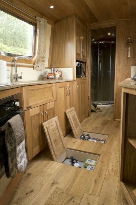 Vanlife Hacks, Omgebouwde Bus, Husbil Makeover, Skoolie Ideas, School Bus Tiny House, School Bus Camper, School Bus House, Supraviețuire Camping, Wohne Im Tiny House