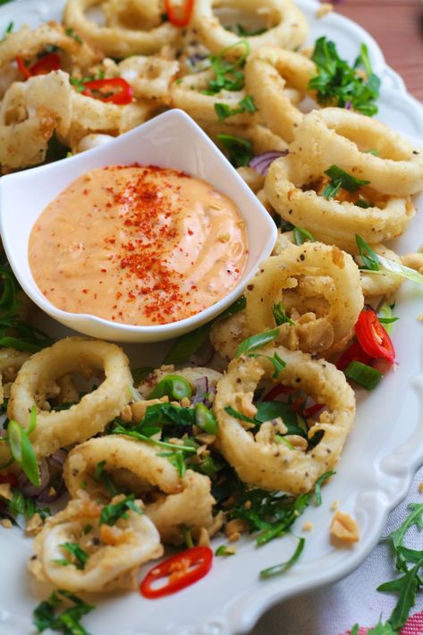 Spicy Calamari Recipes, Toad Wizard, Spicy Calamari, Chilli Mayo, Calamari Rings, Spicy Chilli, Breaded Chicken Recipes, Calamari Recipes, Chilli Jam