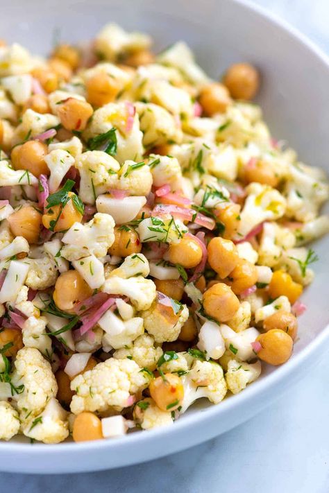 Cauliflower Salad Recipes, Raw Cauliflower Salad, Cauliflower Salad Recipe, Salad Taco, Salad Macaroni, Salad With Chickpeas, Salad Kale, Raw Cauliflower, Resep Salad