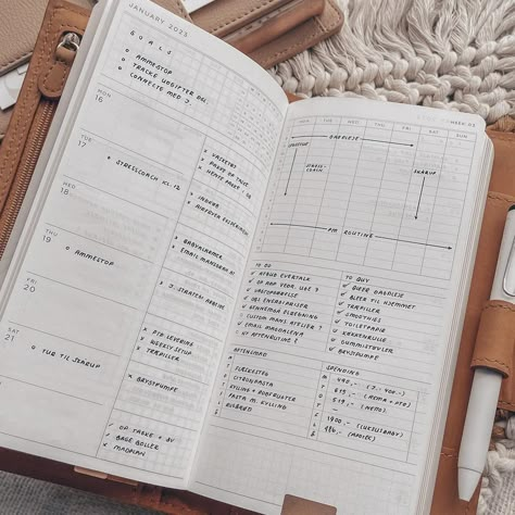 Handwriting Journaling, Planner Aesthetic Minimalist, Minimal Journaling, Weekly Planner Aesthetic, Minimal Bujo, Minimal Journal, Minimal Weekly Planner, Midori Planner, Weekly Planner Journal