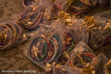 Pre-wedding celebration favors. http://www.maharaniweddings.com/gallery/photo/99799 Mendhi Gift Ideas, Mehandi Return Gift Ideas, Mendhi Favour Ideas, Mehendi Party Favors, Seemantham Return Gifts, Mehendi Return Gift Ideas, Seemantham Return Gift Ideas, Mehendi Favors Ideas, Mehandi Favours