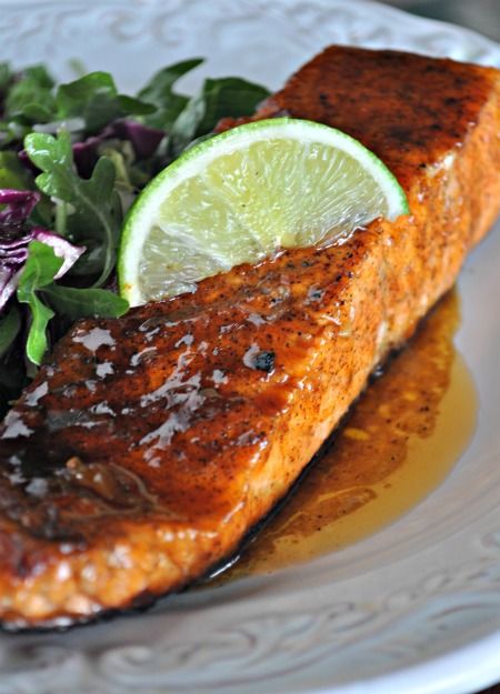 Sweet & Spicy Peach Glazed Salmon - Mountain Mama Cooks Seafood Healthy, Sup Ayam, Salmon Glaze Recipes, Glazed Salmon, Fat Burning Foods, Fish Dishes, Seafood Dishes, The Fish, Salmon Recipes