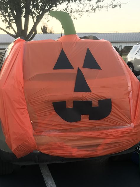 Trunk or treat- pumpkin jack o lantern! Trunk Or Treat Pumpkin Theme, Pumpkin Trunk Or Treat Ideas, Trunk Or Treat Pumpkin Patch, Pumpkin Patch Trunk Or Treat, Pumpkin Trunk Or Treat, Camper Halloween, Halloween Camping Decorations, Halloween Craft Treats, Campground Ideas