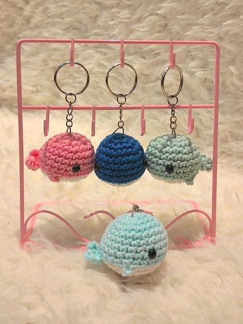 Whale Crochet Keychain, Amigurumi Crochet Keychain, Fish Keychain Crochet, Crochet Keychain Amigurumi, Crochet Keychain Animals, Crochet Projects Keychain, Easy Keychain Crochet, Cute Crochet Keychain Ideas, Crochet Ideas Keychain