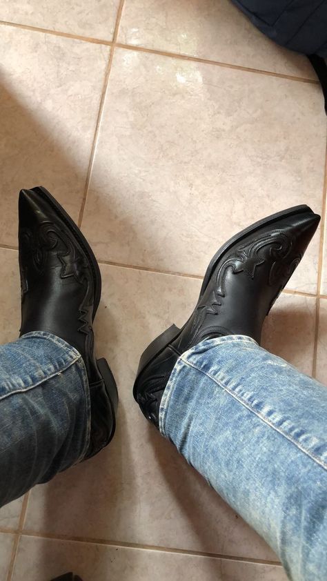 Mens Boots Aesthetic, Mens Black Cowboy Boots, Black Cowboy Boots Men, Black Cowboy Boots Outfit Men, Outfits With Western Boots, Black Cowboy Boots Outfit, Leather Boots Outfit, Best Dressed Men, Cowboy Boots Outfit