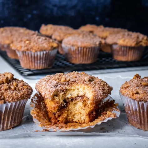 Blueberry Muffins Healthy, Sourdough Blueberry Muffins, Cinnamon Coffee Cake Muffins, Butter Cupcake Recipe, Sourdough Blueberry, Crumb Coffee Cakes, Coffee Cake Cupcakes, Healthy Blueberry Muffins, Butter Cinnamon