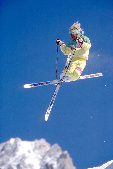 Vintage Skiing Aesthetic, Ski Film, Vintage Ski Photos, Vintage Skis, Old Skis, Ski Culture, Apres Ski Party, Vintage Ski Posters, Freestyle Skiing