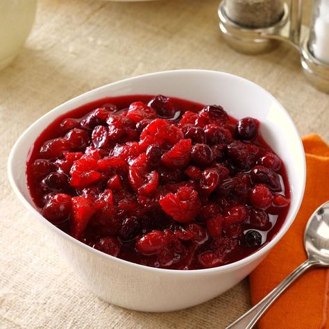 Apricot-Apple Cranberry Sauce Cranberry Orange Sauce, Apricot Recipes, Cranberry Sauce Recipe, Crisp Apple, Cranberry Sauce Homemade, Orange Sauce, Frozen Cranberries, Healthy Apple, Cranberry Recipes