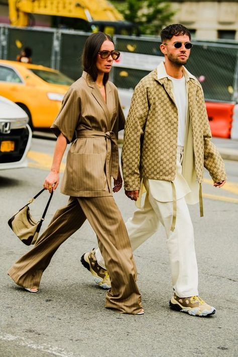 The Best Street Style From New York Fashion Week Fashion Overalls, Date Night Fashion, Couple Fits, Fashion Week Spring 2020, New York Street Style, New York Fashion Week Street Style, Couple Style, Stylish Couple, Matching Couple Outfits