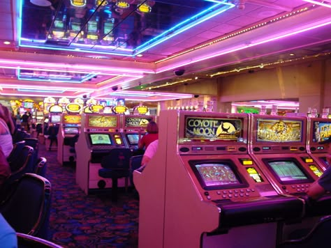 https://flic.kr/p/6cEp6V | Las Vegas, Nevada - The Flamingo Casino Slots from Bugsy's bar Flamingo Casino, Casino Room, Vegas Lights, Slot Machine Party, Pink Images, New Retro Wave, The Great, Neon Nights, Gambling Party