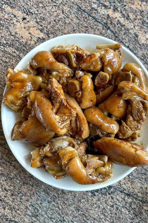 Braised Pigs Trotters - Onolicious Hawaiʻi Pork Trotters, Trotters Recipe, Pig Feet Recipe, Bake Turkey Wings Recipe, Pig Trotters, Baked Turkey Wings, Pork Belly Recipes, Pig Ears, Braised Pork