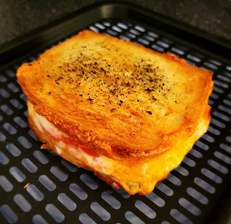 Air Fryer Grilled Ham And Cheese Sandwich, Tomato Sandwich Recipes, Ham Sandwich Recipes, Grilled Cheese With Tomato, Grilled Ham And Cheese, Egg And Cheese Sandwich, Grilled Ham, Waffle Maker Recipes, Meat Sandwich