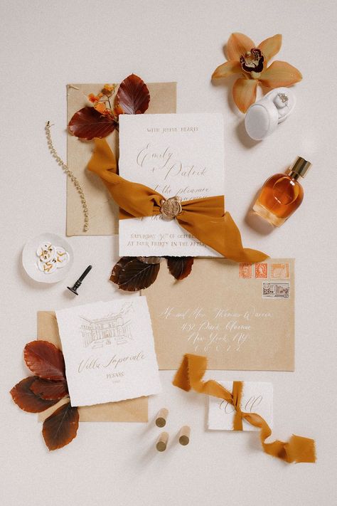 This autumn wedding in an Italian palazzo is overflowing with historical architecture complemented by wild and unruly blooms. Amidst the ivy-climbing facade of this Pesaro gem were calligraphed linen menus, matte black table lamps alternating with twisted taper candles and low ochre centerpieces that grounded the palette. Pesaro Italy, Italian Palazzo, Orange Wedding Invitations, Cozy Wedding, Wedding Ideas On A Budget, Al Fresco Dinner, Burnt Orange Weddings, Fall Wedding Ideas, Wedding Themes Fall