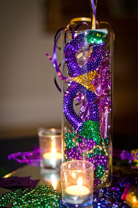 Carnival Centerpieces, Mardi Gras Diy, Mardi Grad, Madi Gras, Mardi Gras Party Decorations, Mardi Gras Wedding, Mardi Gras Centerpieces, Masquerade Theme, Mardi Gra