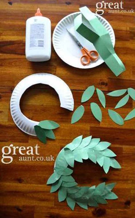 You don’t need to be at the Olympics to be an Olympian with this awesome craft idea. Get creative and make these leaf crowns for your very own Olympic themed party! Greece Classroom Decor, Olympic Theme Party Decorations, Ancient Greece Crafts, Olympic Activities, Gifted Classroom, Olympic Theme Party, Olympic Crafts, Greek Crafts, Asterix Y Obelix