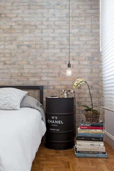 35 Edgy industrial style bedrooms creating a statement Industrial Style Bedroom, Vintage Industrial Decor, Industrial Interior Design, Diy Casa, Industrial Interiors, Industrial House, Easy Home Decor, Style At Home, Home Fashion