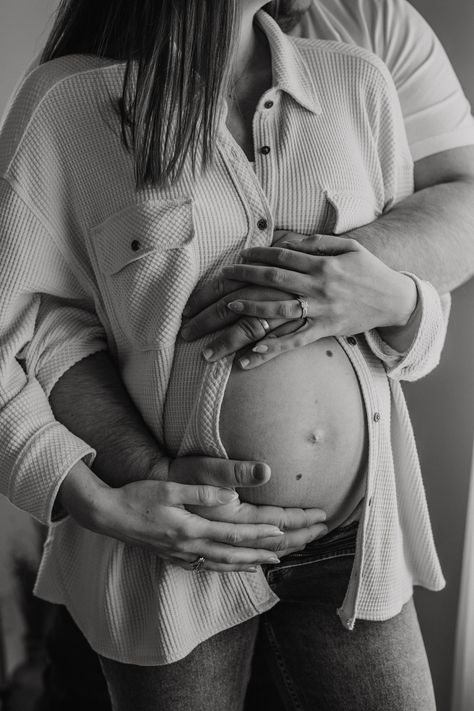 Weekly Bump Photos, At Home Couples Maternity Shoot, Maternity In Home Photography, Maternity Photo Shoot Ideas January, Winter Maternity Photoshoot Indoor, Lifestyle Home Maternity Session, Cozy Indoor Maternity Photos, Inside Maternity Photos, At Home Maturity Photoshoot