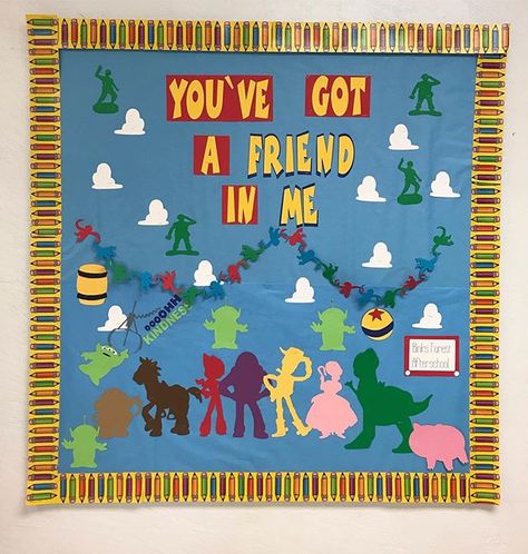 Disney Bulletin Boards, Classy Crafts, Ra Decorations, Speech Classroom, November Bulletin Boards, Kindergarten Bulletin Boards, Holiday Bulletin Boards, Music Bulletin Boards, College Bulletin Boards