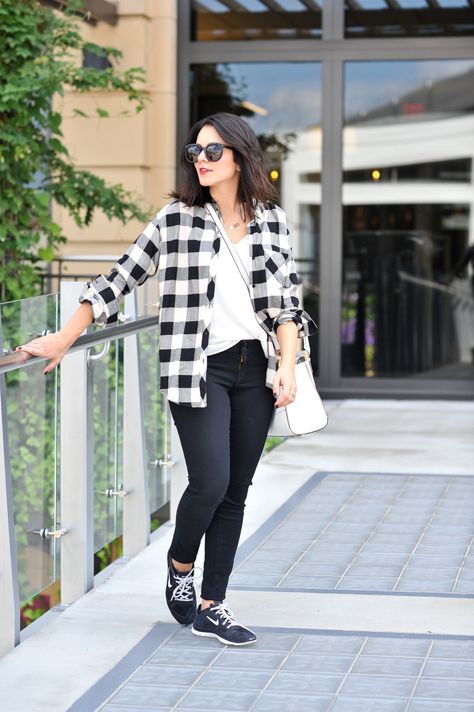 Black and white, buffalo plaid, fall outfit ideas via @mystylevita White Plaid Shirt Outfit, Check Shirt Outfit Women, Checkered Shirt Outfit, Checked Shirt Outfit, Buffalo Plaid Outfit, Black Sneakers Outfit, Plaid Shirt Outfits, Clothing Tips, Plaid Outfits