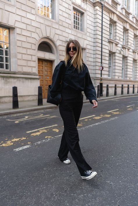 Black Wide Trousers Outfit, Black Converse High Tops Outfit, Chuck 70 Outfit Woman, High Cut Converse Outfit, Converse Chuck 70 Outfit, Converse 70s Outfit, Black Wide Leg Trousers Outfit, Black High Top Converse Outfits, Chuck 70 Outfit