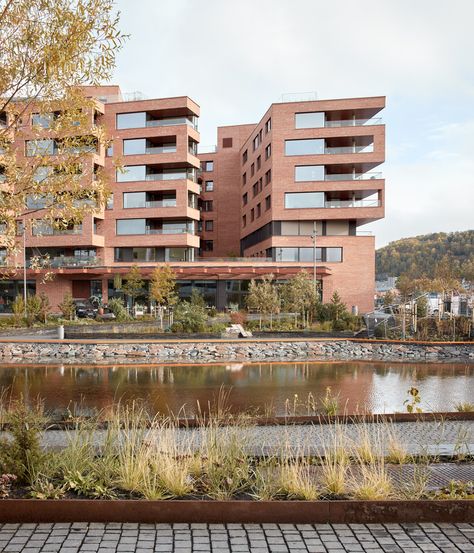 Gallery of Munch Brygge Residential Complex / Lund+Slaatto Architects - 19 Apartments Complex Plan, Housing Apartments Residential, Mid Rise Residential Building, Multifamily House, Collective Living, Bricks Architecture, Bus Stop Design, Residential Tower, Brick Architecture