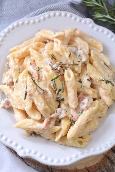 White Cheddar Chicken Pasta, White Cheddar Pasta, Bacon Pasta Recipes, Veggie Salads, Homemade Cheese Sauce, Pasta Noodle Recipe, Mac Cheese Recipes, Prawn Recipes, Bacon Pasta