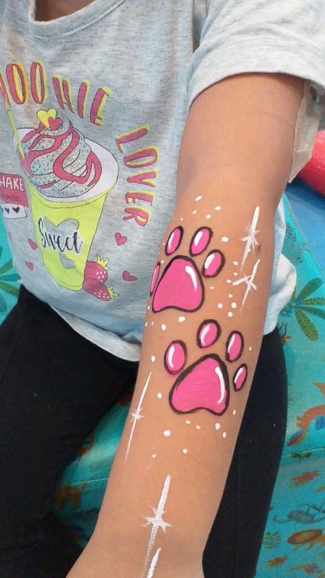 Arm Face Paint Ideas, Face Painting For Women, Face Painting Beginners, Disco Face Paint, Paw Face Paint, Face Painting For Kids Easy, Face Painting Easy Simple, Kid Face Paint Ideas, Face Paint On Hand