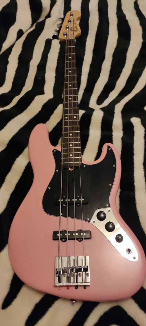 Black And Pink Electric Guitar, Pink Bass Guitar, I Love Bass, Wallpaper Rosa, Black Electric Guitar, Electric Guitar Design, Guitar Obsession, Cool Electric Guitars, Music Pics