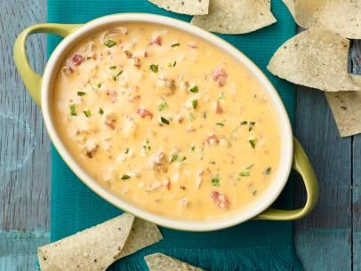 Con Queso Recipe, Ree Drummond Recipes, Queso Recipe, Buffalo Wild Wings, Chili Cook Off, Queso Dip, Pioneer Woman Recipes, Fettuccine Alfredo, Easy Comfort Food