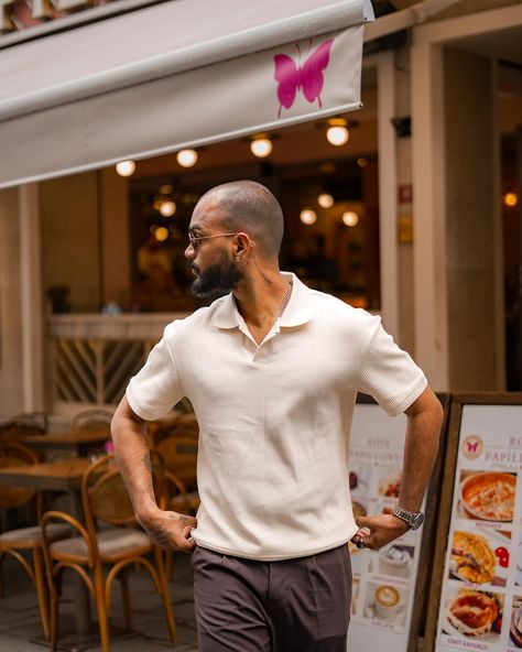 To all Bald men, style is your superpower. Dressing elegantly is more than trends; it’s a statement of self-respect and confidence. I took this shot in the streets of Istanbul to show how the right outfit can elevate your presence. . . . #baldmen #fashioninspo #istanbul #streetstyle Bald men fashion | Elegant dressing for bald men | Bald men style tips | Confidence in fashion | Street style| Stylish bald men | Outfit inspiration for bald men Bald Men Fashion, Men Fashion Elegant, Men Outfit Inspiration, Tips Confidence, Bald Men Style, Elegant Dressing, Fashion Street Style, Bald Men, Men Style Tips