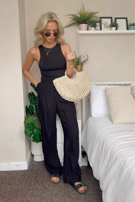 Black Arizona Birkenstocks Outfits, Birkenstock Black Outfit, Arizona Summer Outfits, Arizona Birkenstock Outfit, Birkenstock Arizona Outfit, Summer Minimalist Outfit, Birkenstock Outfit, Birkenstock Arizona, Outfit Inspo Fall